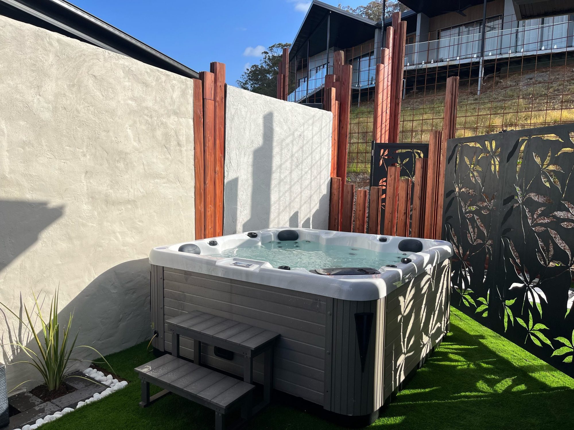 Private courtyard with hydrotherapy spa